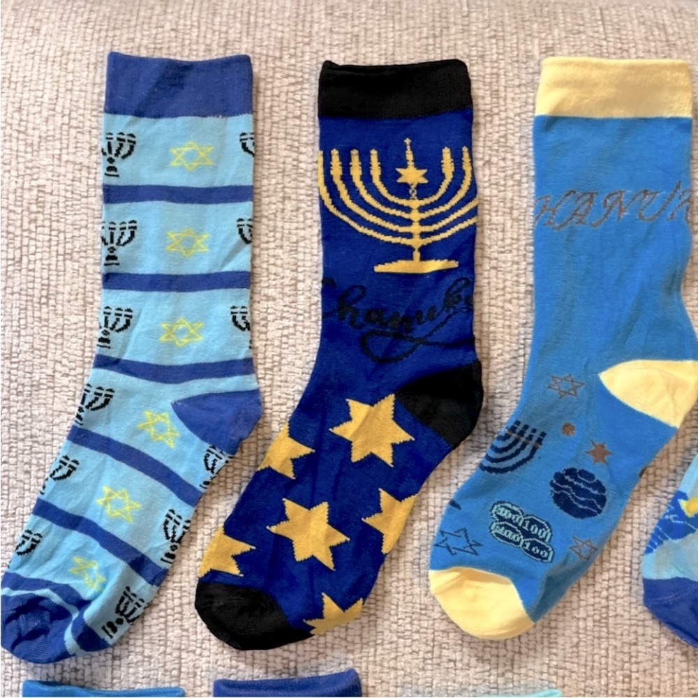 Hanukkah Bundle 12 Pairs Novelty Socks + 20 Israel Flags Menorah Dreidel NWOT - Picture 4 of 7